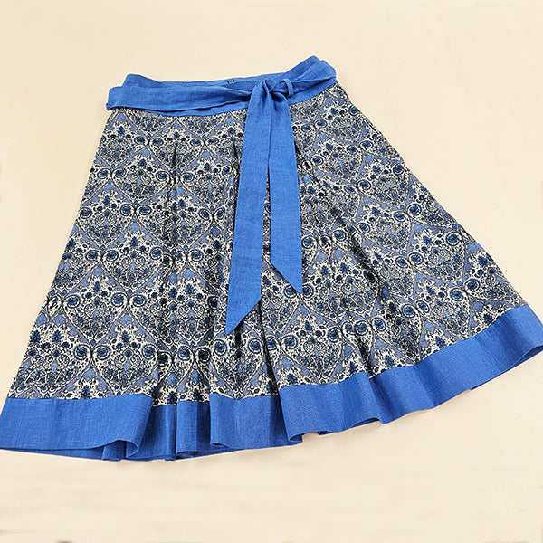 Trachtenrock in blau mit Ornamenten