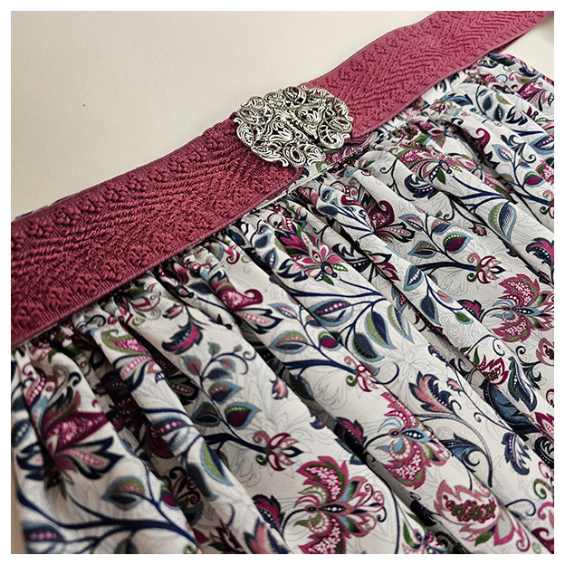 Dirndlschürze mit Schließe