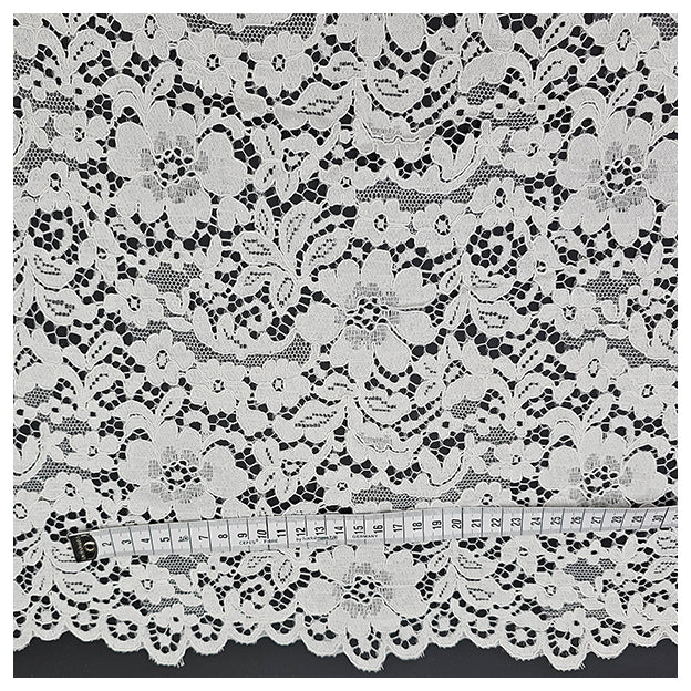 Spitze mit Bogenkante Blumen naturweiß